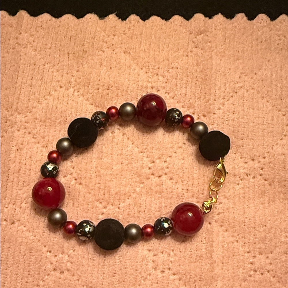 Elegant Beaded Bracelet with Gold Accents